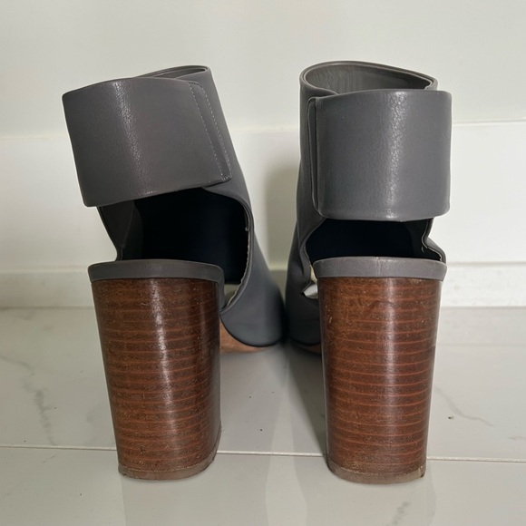 VINCE Faye Leather open peep toe chunky block heel - Picture 7 of 7